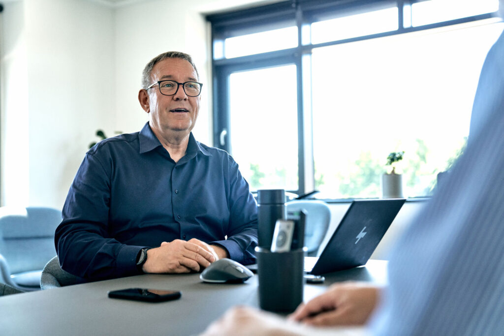 Direktør Jens Enevoldsen til møde på Billund Varmes kontor